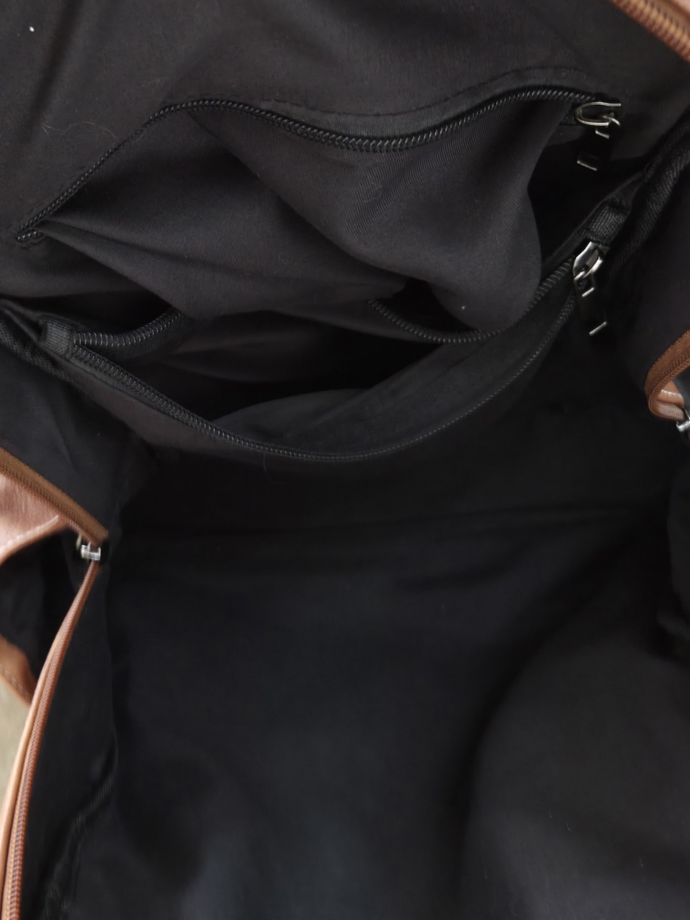 Aglod Leather Backpack - Picture 4 of 5